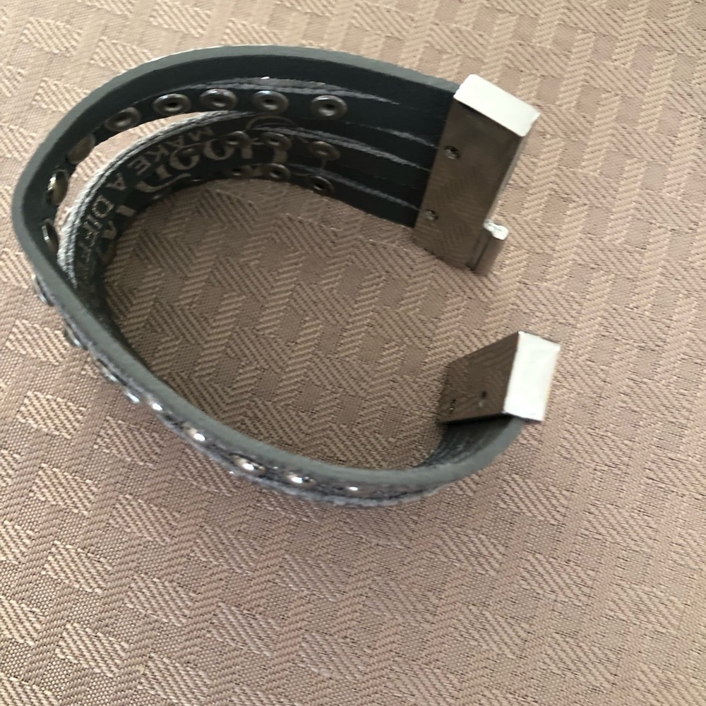 VINTAGE GOOD WISHES LEATHER MAGNETIC CUFF BRACELET - Picture 5 of 8